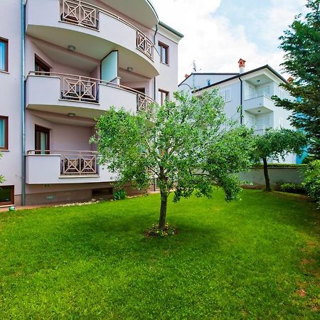 Apartments And Rooms Camaiore Rovinj Exterior photo