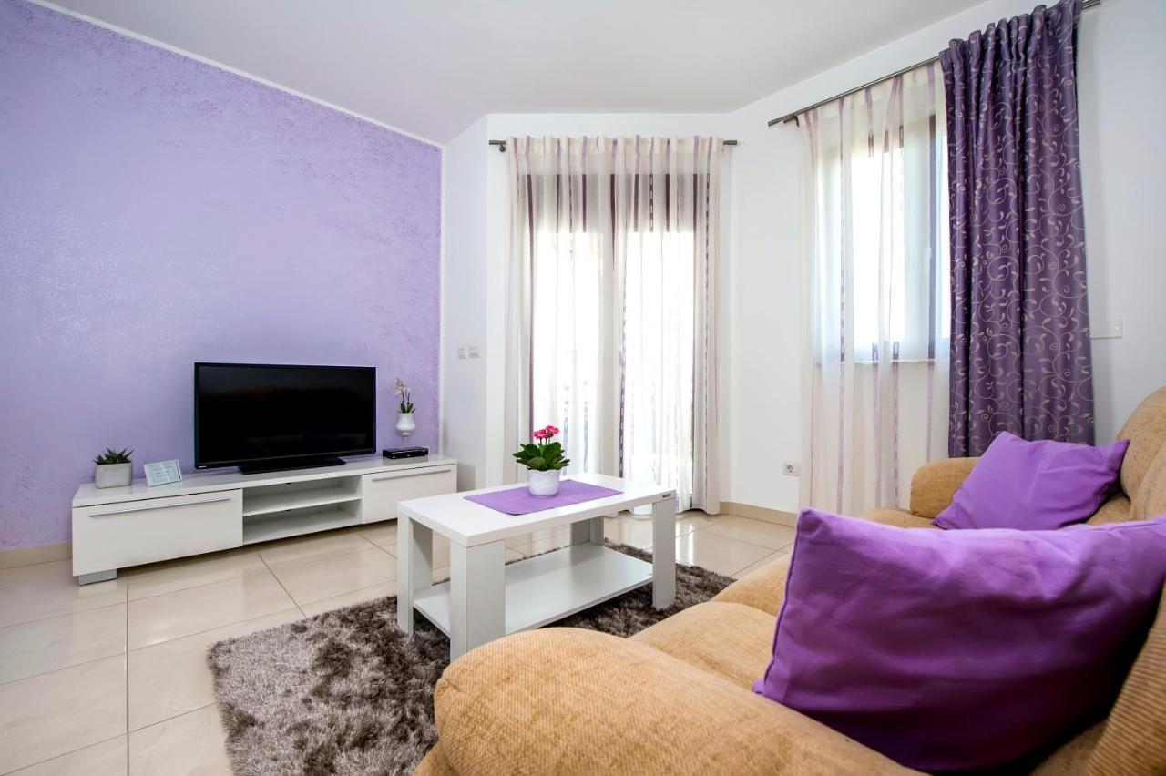 Apartments And Rooms Camaiore Rovinj Exterior photo