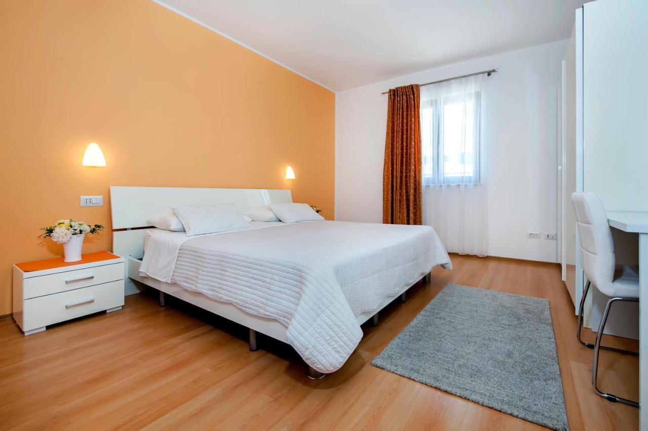 Apartments And Rooms Camaiore Rovinj Exterior photo