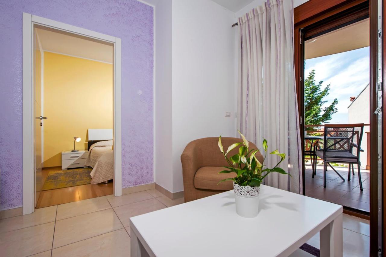 Apartments And Rooms Camaiore Rovinj Exterior photo