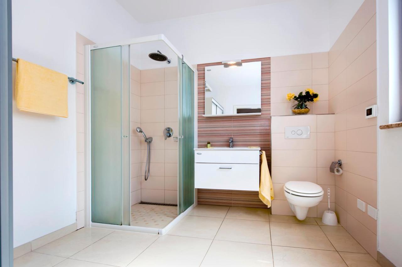Apartments And Rooms Camaiore Rovinj Exterior photo