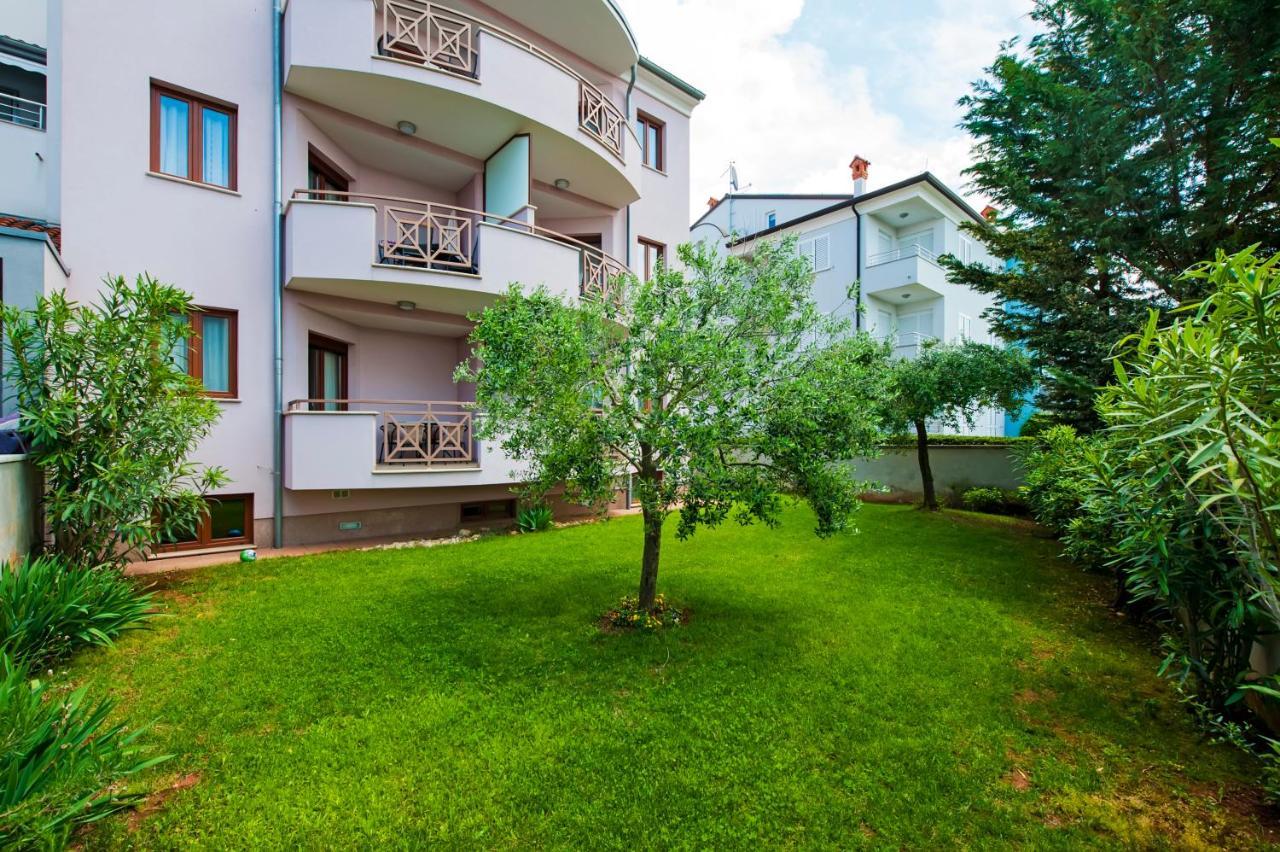 Apartments And Rooms Camaiore Rovinj Exterior photo