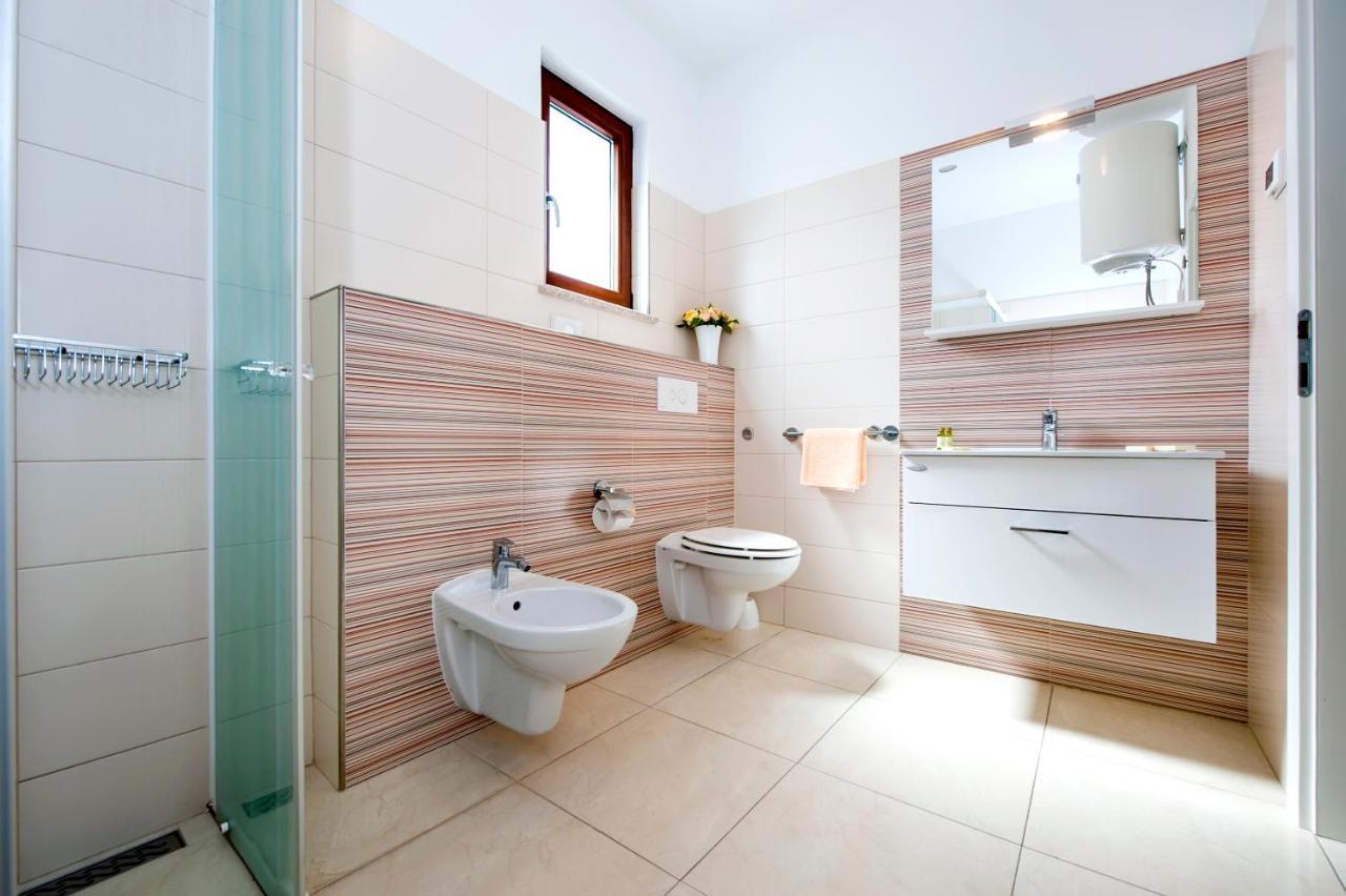 Apartments And Rooms Camaiore Rovinj Exterior photo