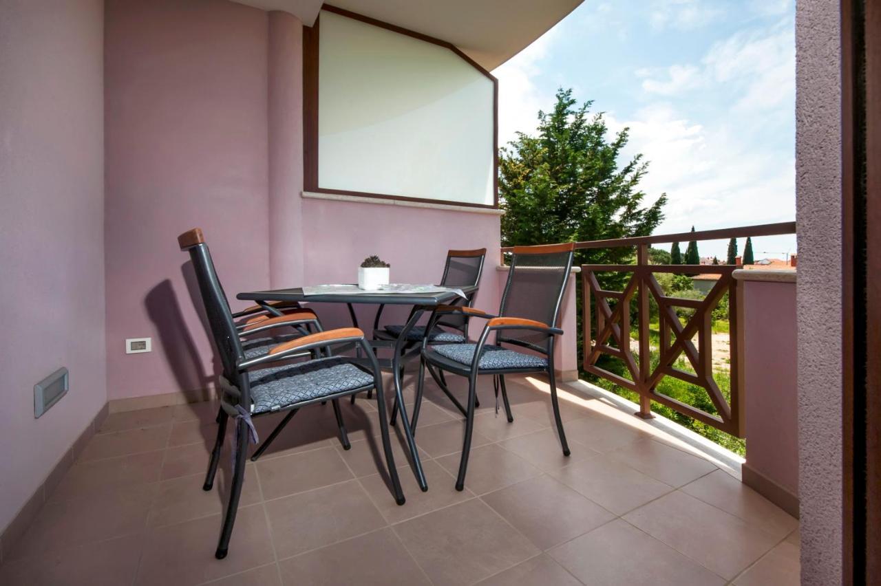 Apartments And Rooms Camaiore Rovinj Exterior photo