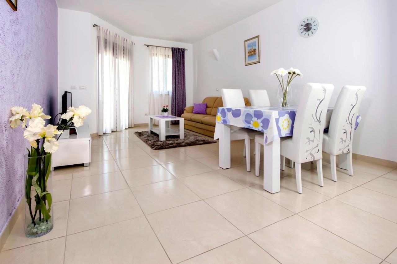 Apartments And Rooms Camaiore Rovinj Exterior photo