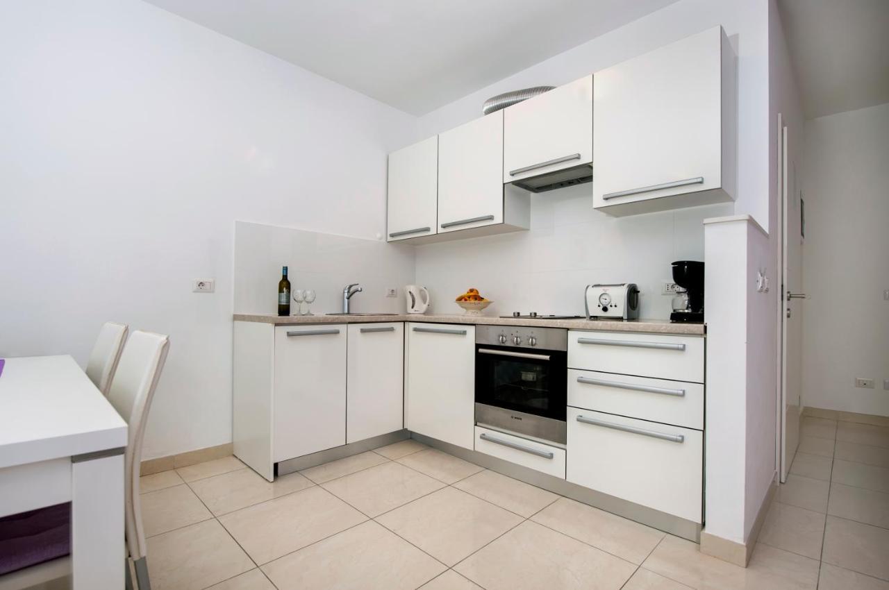 Apartments And Rooms Camaiore Rovinj Exterior photo