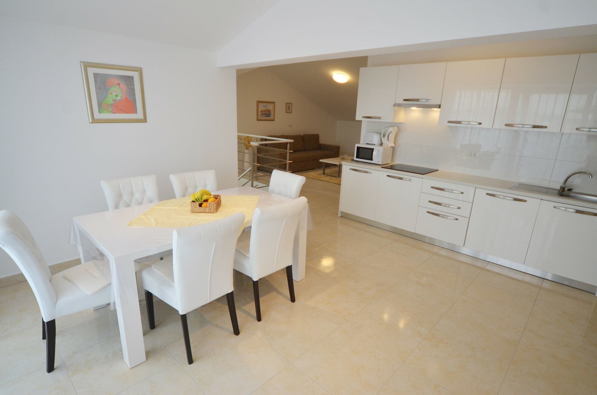 Apartments And Rooms Camaiore Rovinj Exterior photo